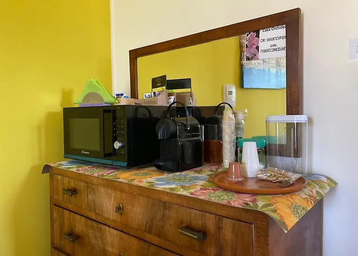 Orchidea Retreat - View Of Mountains & Vines